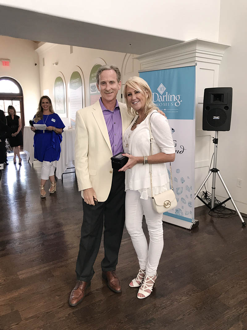 Mike Askins Receives 2017 Diamond Club Realtor Recognition from Darling Homes.